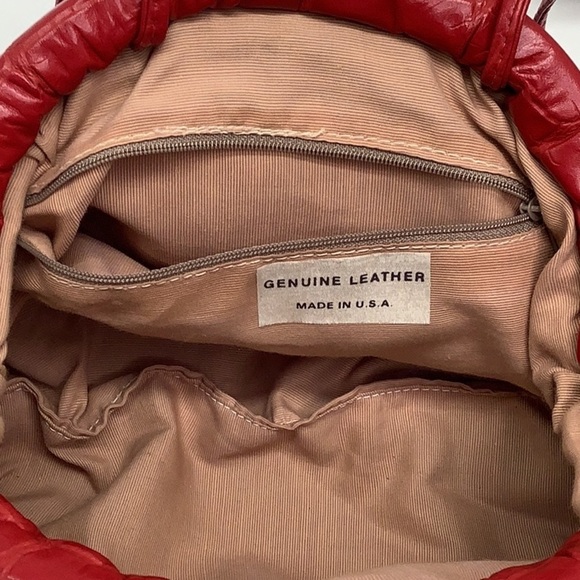 Red vintage embossed leather bag with gold brooch. Made in USA. Preowned - Picture 6 of 8